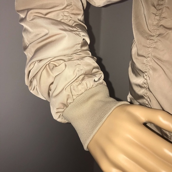 H&M Women’s Bomber Jacket – 80’s Style  Size: 2 (fits like a Medium) - Picture 3 of 12